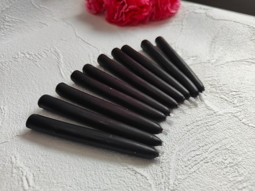 Black raw beeswax pillar - black,