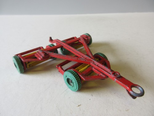 Dinky toys farm tractor triple - dinky,