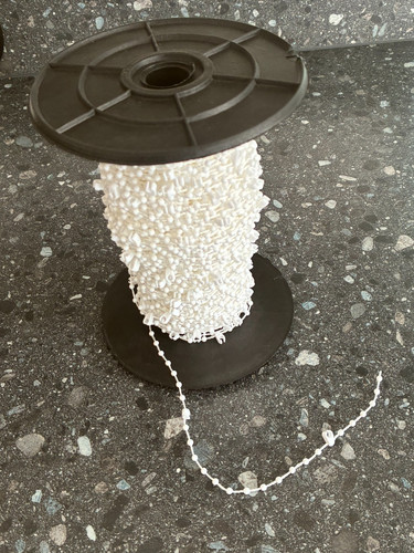 Links round white bead - white,