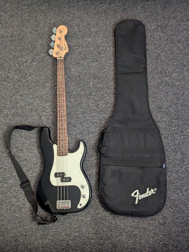 Squier bass fender - by,