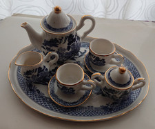 The Regal Bone China Blue Willow Miniature Tea Set. 8 Piece. Very good condition