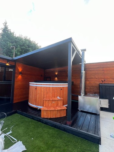 Woodfire fibreglass hot tub - hot,