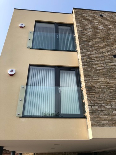Frameless glass juliet - frameless,