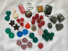 JOB LOT GLASS & CERAMIC BEADS