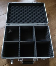 ALUMINIUM FLIGHT CASE FOR CD'S HOLD APPROX 60 LOVELY CONDITION WITH KEYS