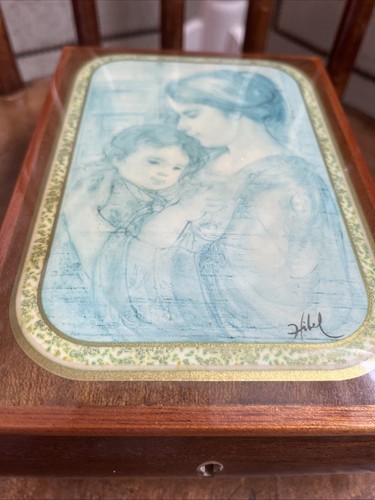 Music jewelry box - music, in