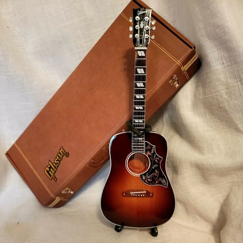 Gibson hummingbird miniature - gibson,