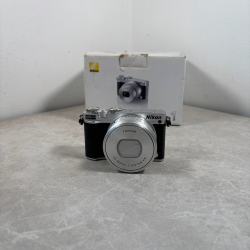 Nikon mirrorless - j5,