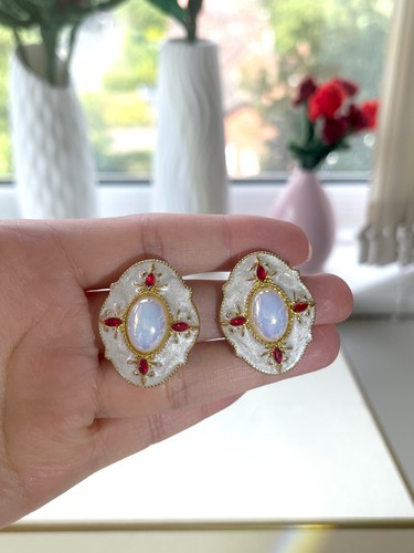 Vintage inspired white and - vintage-inspired, red