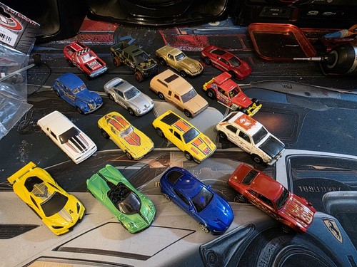 Mixed hotwheels joblot - hotwheels,