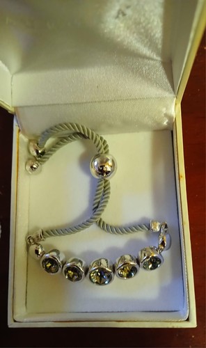 Aurora bracelet with pull - with, ties