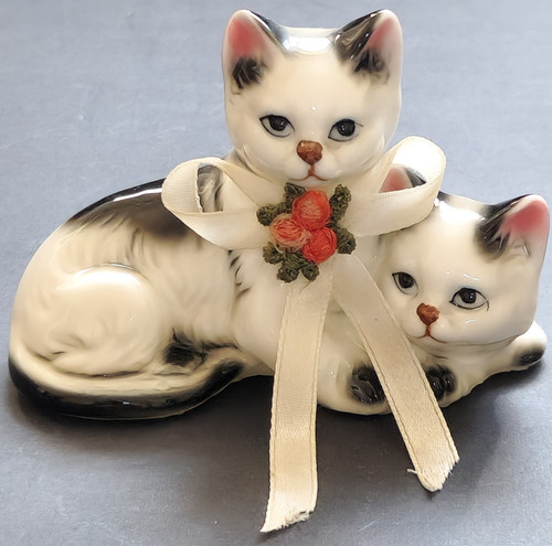 Vintage kittens figurine - kittens,