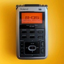 Roland R-05 Studio Portable Wave MP3 Sound Recorder + 32Gb Memory + USB Lead