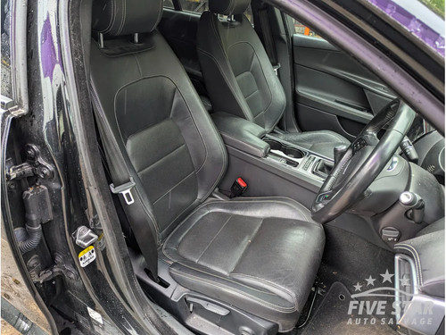 Jaguar set seats - xe,