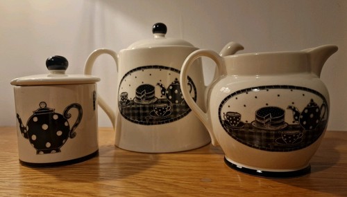 Moorland pottery put kettle - moorland,