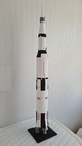 Saturn saturn5 moon rocket - v,