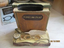 Vintage Romeo & juliet pen holder/ Desk Tidy 