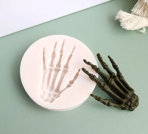 Skull skeleton hand claw - skull,