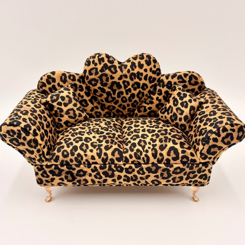 Leopard print sofa - print, box