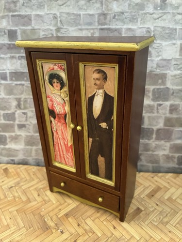 Dolls house scale - dolls, 1/12
