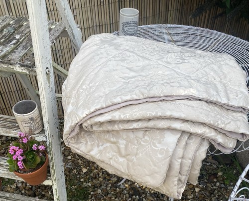 Vintage bedspread damask cream - damask,