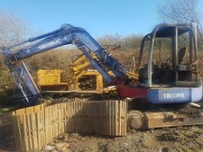 Takeuchi TB80fr Mini Digger Excavator  dismantling for parts !! Counter weight! 