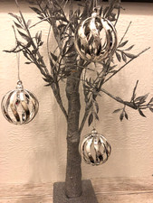 Open Swirl Christmas Tree