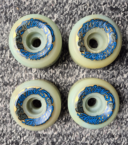 Santa cruz skateboard - skateboard, wheels