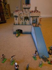 BRITAINS CASTLE /FORT/ WITH