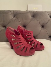 Fuschia Pink heels size 5. 
