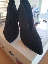 Elegant Ladies Kid Suede Shoe