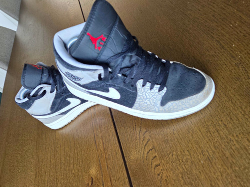 Nike air jordan mid - 1,