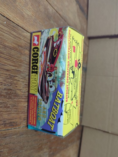 Corgi toys 107 - 107, batboat