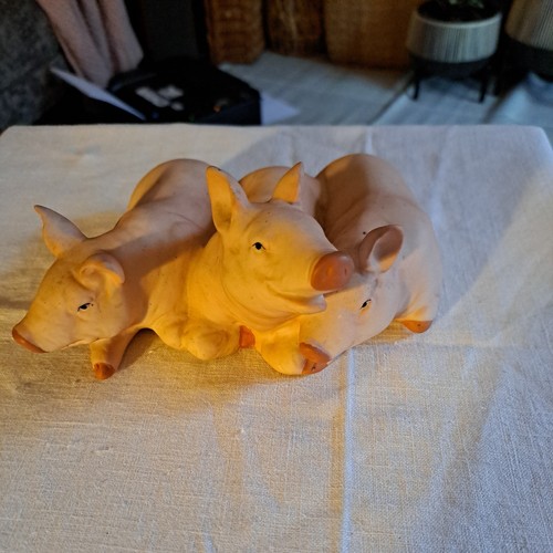 Alfretto porcelain pigs