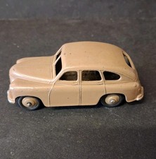 Vintage Dinky Toys 40e Standard Vanguard Saloon Car 1948-1950 Fawn + Fawn hubs