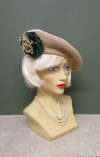 BEIGE BERET HAT WITH GREEN &