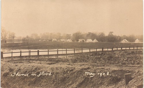 Weybridge photographer thames - photographer.,