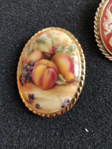 Job lots gold - tone, brooch