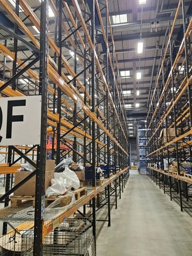 100s bays pallet - of,