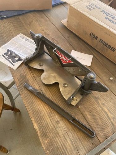 Pootatuck corp lion - corp, miter