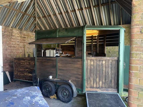 Ifor williams horsebox trailer - ifor,