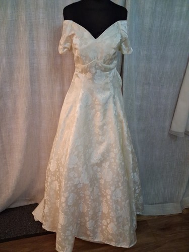 Wedding dress size ivory - 10,