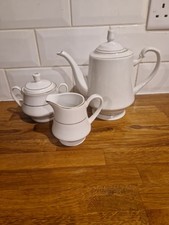 Global Design: 3 Off White &