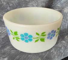 JAJ — PYREX — 676 —