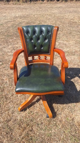 Antique style captains chair