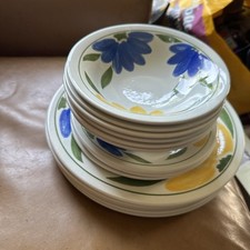 Bin set plates bowls - of,