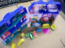 TOY HOUSE FURNITURE FIGURES CHAIR TABLE BATH BED WARDROBE PLAY HOUSE