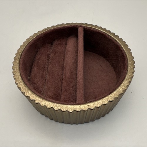 Hearth hand with magnolia - hand,