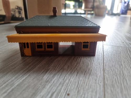Triang station building 60 - station,