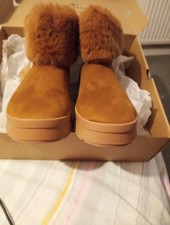 Woman's Earthaddict Tan Boot